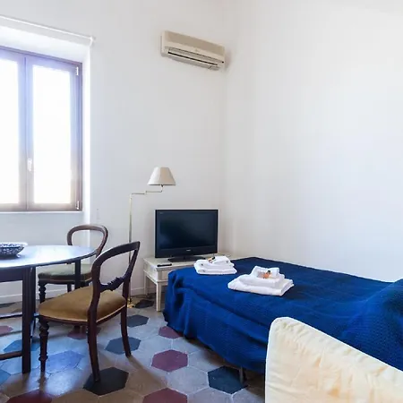 Sunny Navona Square Apartament *