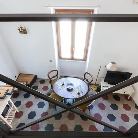 Sunny Navona Square Apartament